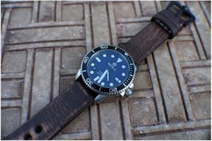 Deep Blue Mater 1000 on Antique Vintage Leather