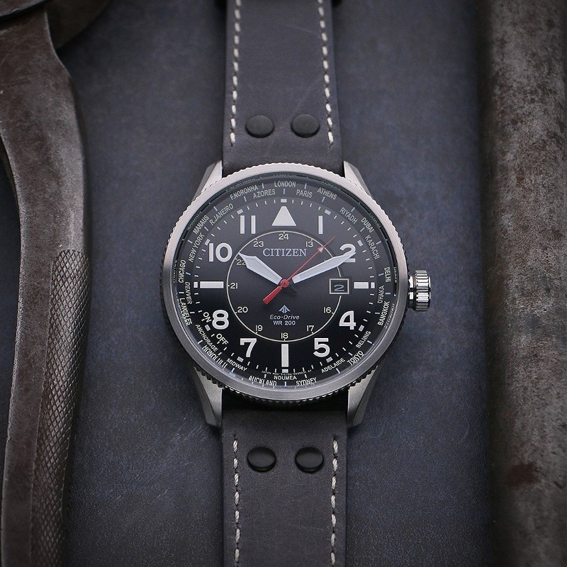 Vintage Leather Pilot Watch Band w/ Rivets By DASSARI | StrapsCo